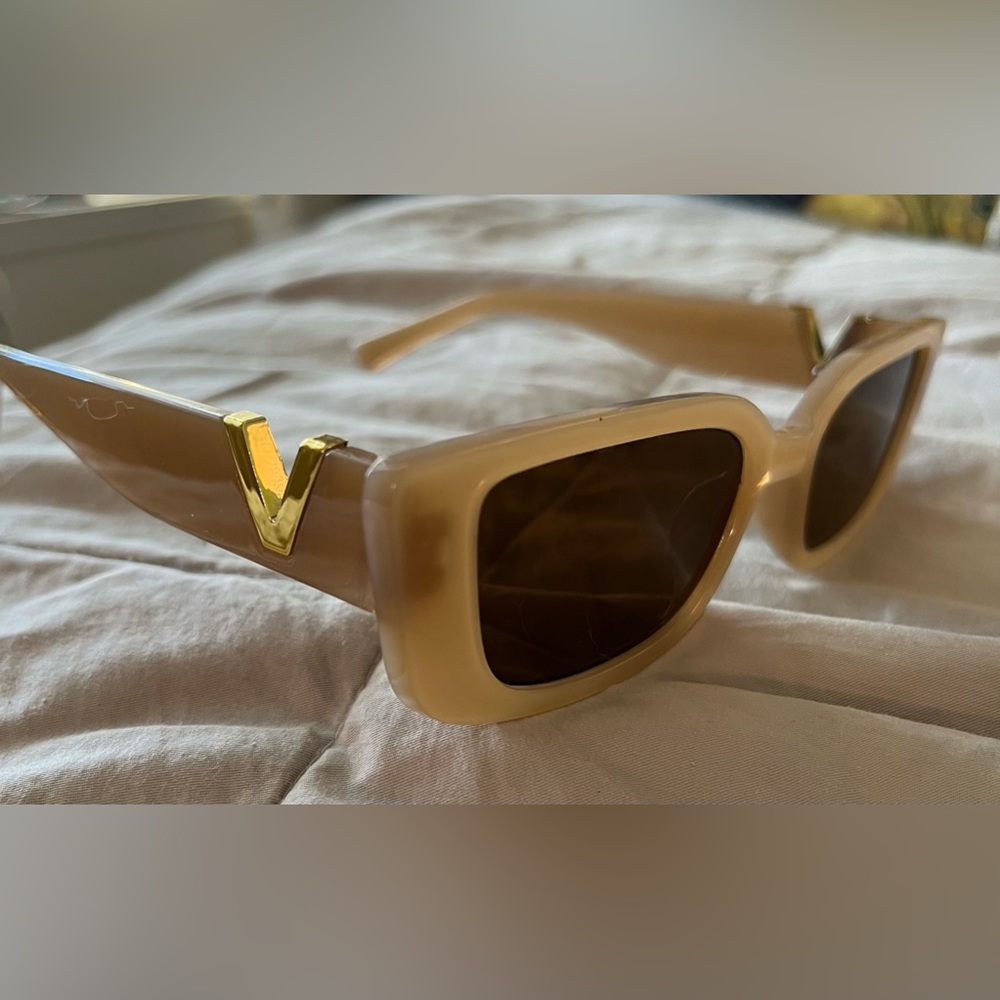 Designer inspired tan V sunglasses. New!